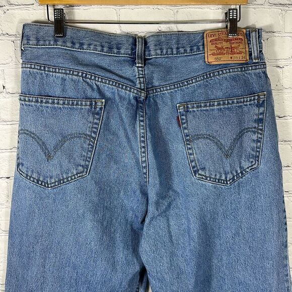 Levi's Mens’ Light Wash 550 Relaxed Fit Jeans size 36 x 34 - Picture 4 of 11